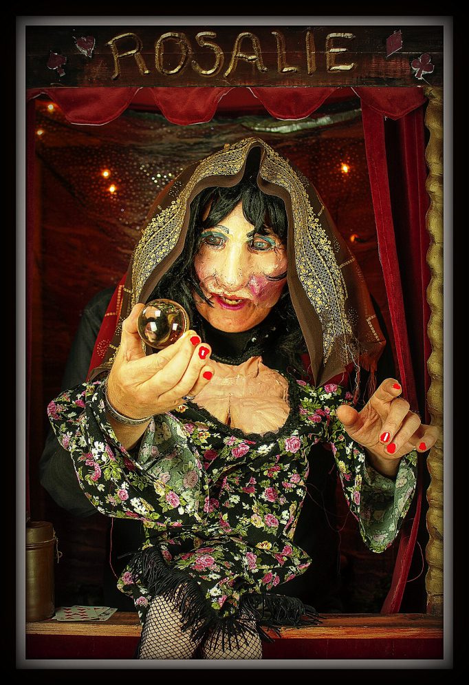 straattheater waarzegster Rosalie